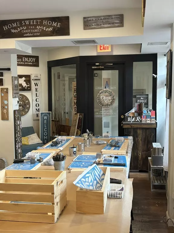 South Hadley, MA 01075,19 College St