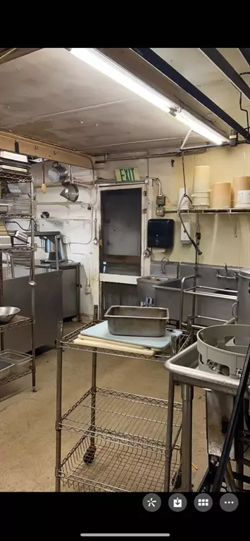 Barnstable, MA 02601,517 Main St