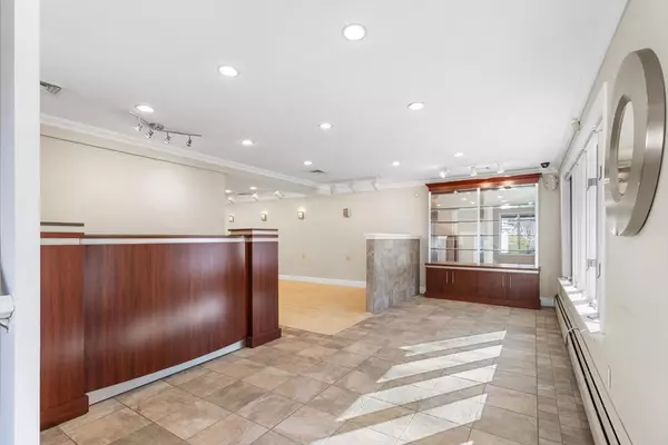 Lexington, MA 02420,231 Bedford St