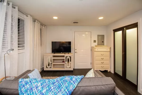 Boston, MA 02114,22 Hancock St #102