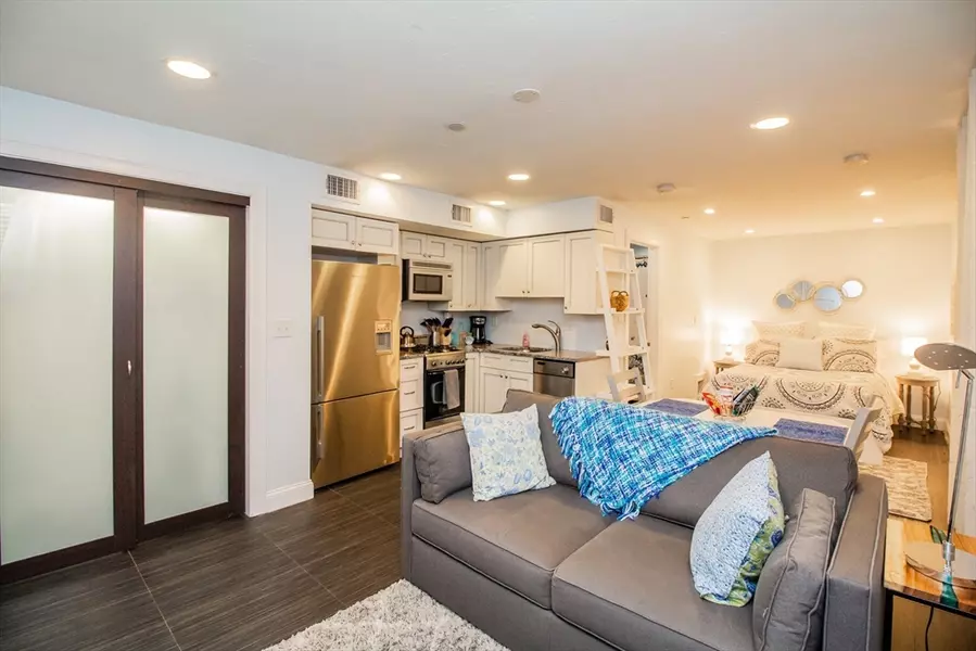 22 Hancock St #102, Boston, MA 02114