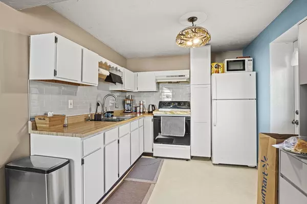 Oxford, MA 01540,9 Charlton Street