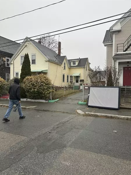 65 Tremont St, Brockton, MA 02301