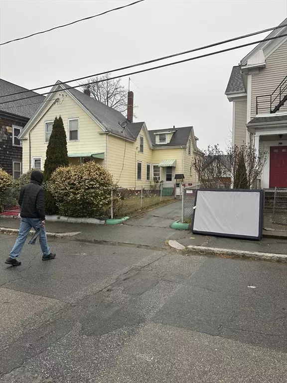 65 Tremont St, Brockton, MA 02301