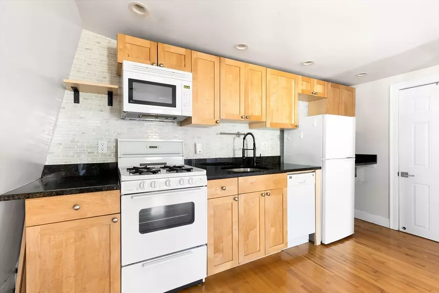 578 Cambridge St #3F, Cambridge, MA 02141