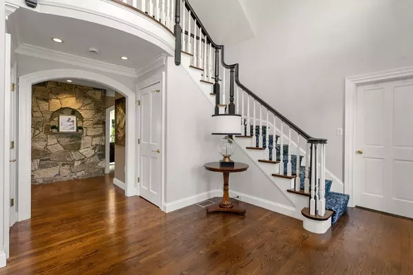 Southborough, MA 01772,8 Rock Spring Ln