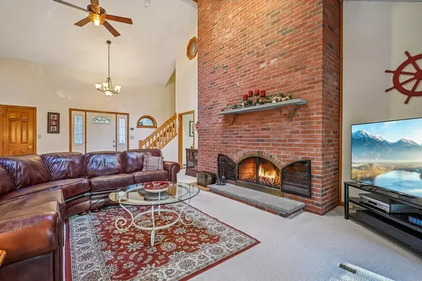 Lakeville, MA 02347,12 Surrey Dr