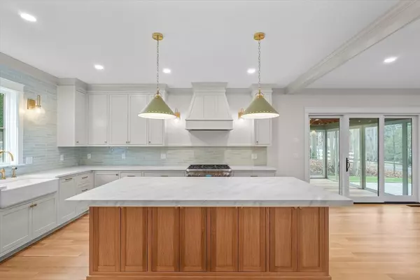 Newburyport, MA 01950,14 Dexter Lane #B