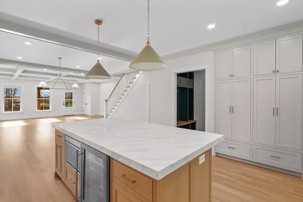 Newburyport, MA 01950,14 Dexter Lane #B