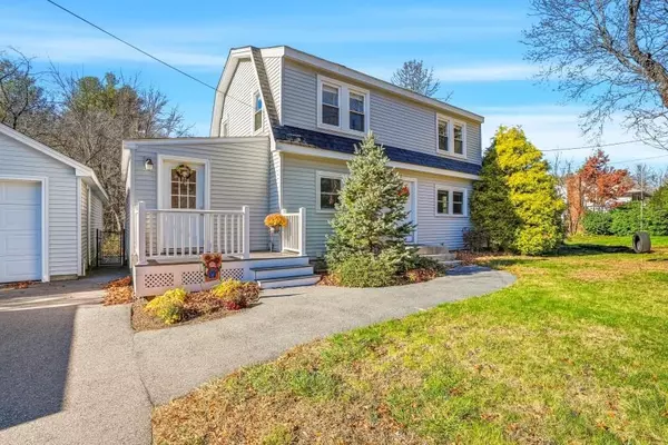 49 Grove St, Upton, MA 01568