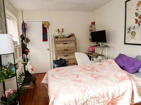 Boston, MA 02215,1027 Commonwelath Ave #10