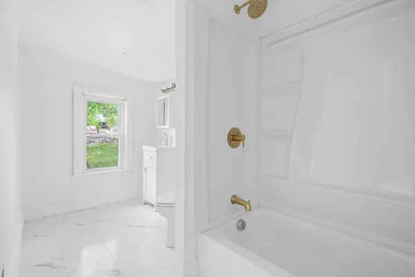 Fitchburg, MA 01420,9 Martel St