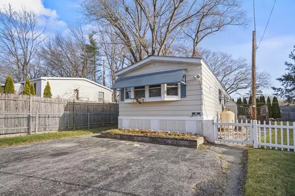 Webster, MA 01570,17 Irene Ave #17