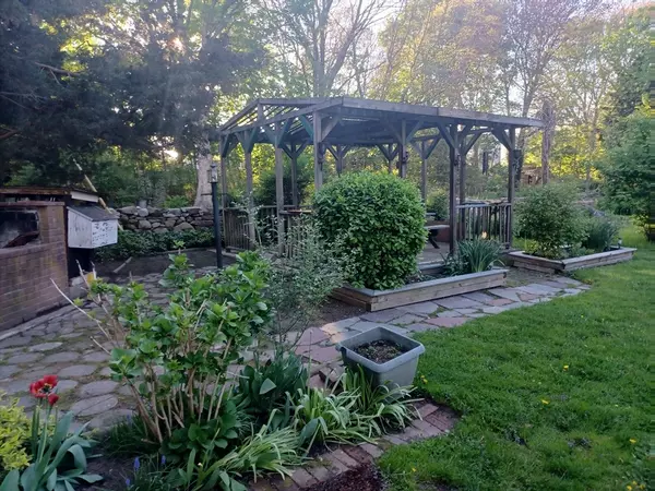 New Bedford, MA 02740,81 Durfee Street