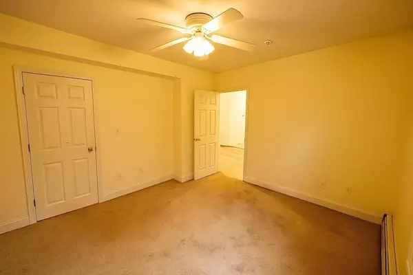 Blackstone, MA 01504,5 Austin St #2L