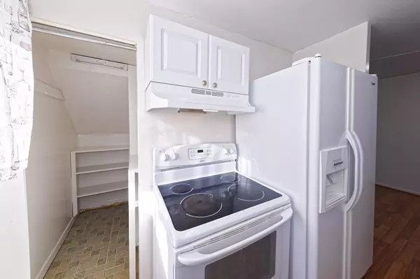 Framingham, MA 01702,4 Bishop Dr #4