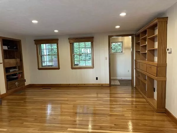 Medfield, MA 02052,241 South St