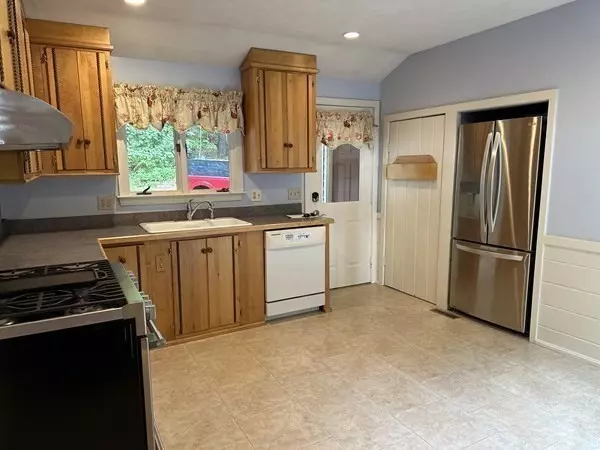 Medfield, MA 02052,241 South St