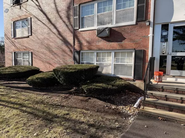 Weymouth, MA 02188,2 Tara Dr #1