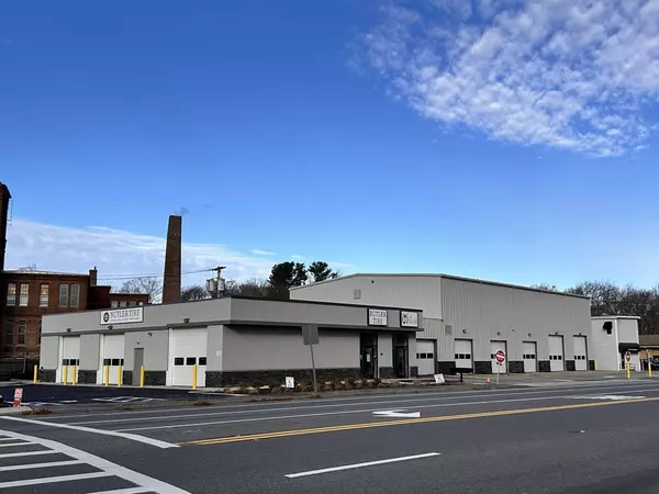 North Attleboro, MA 02760,404 E Washington St #4