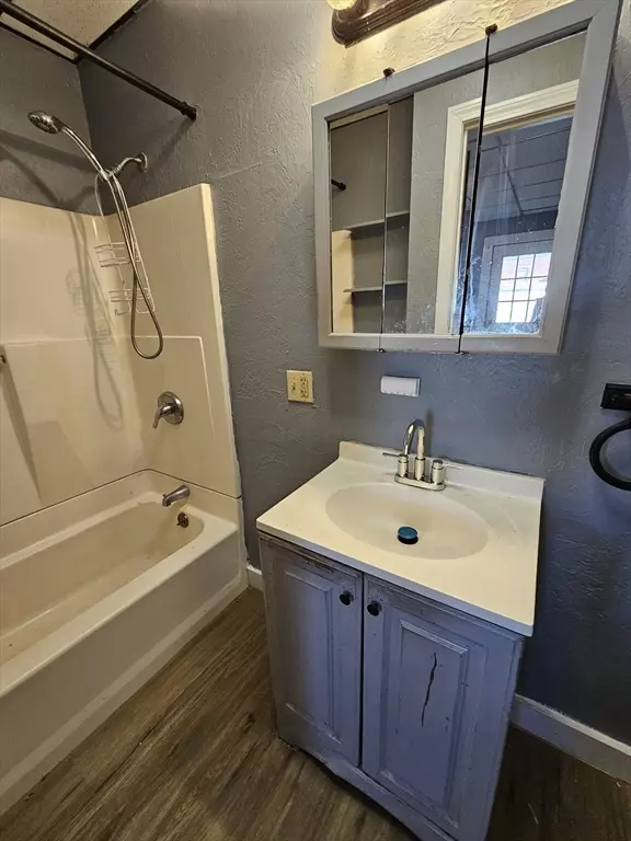 Webster, MA 01570,7 Barnes #1