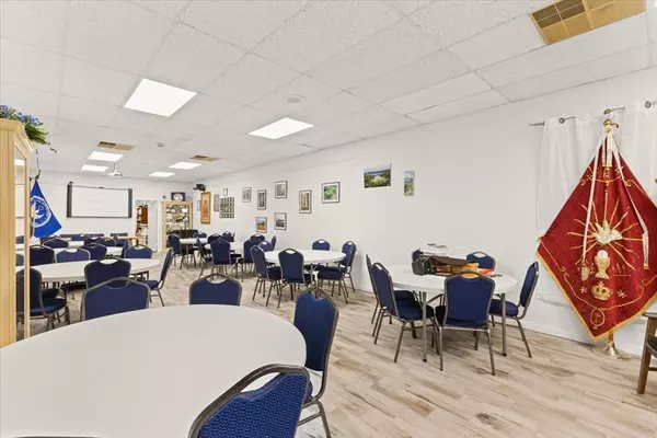 Fall River, MA 02721,232 S Main St