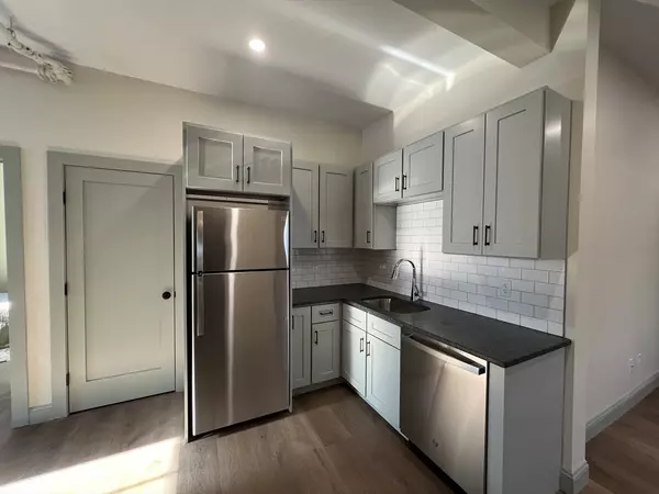 160 Seabury St #9, Fall River, MA 02720