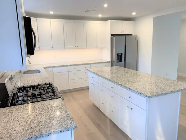 Ipswich, MA 01938,1 Broadway #6