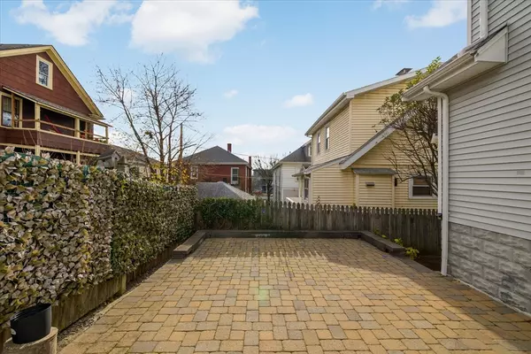 Medford, MA 02155,17 Raymond St