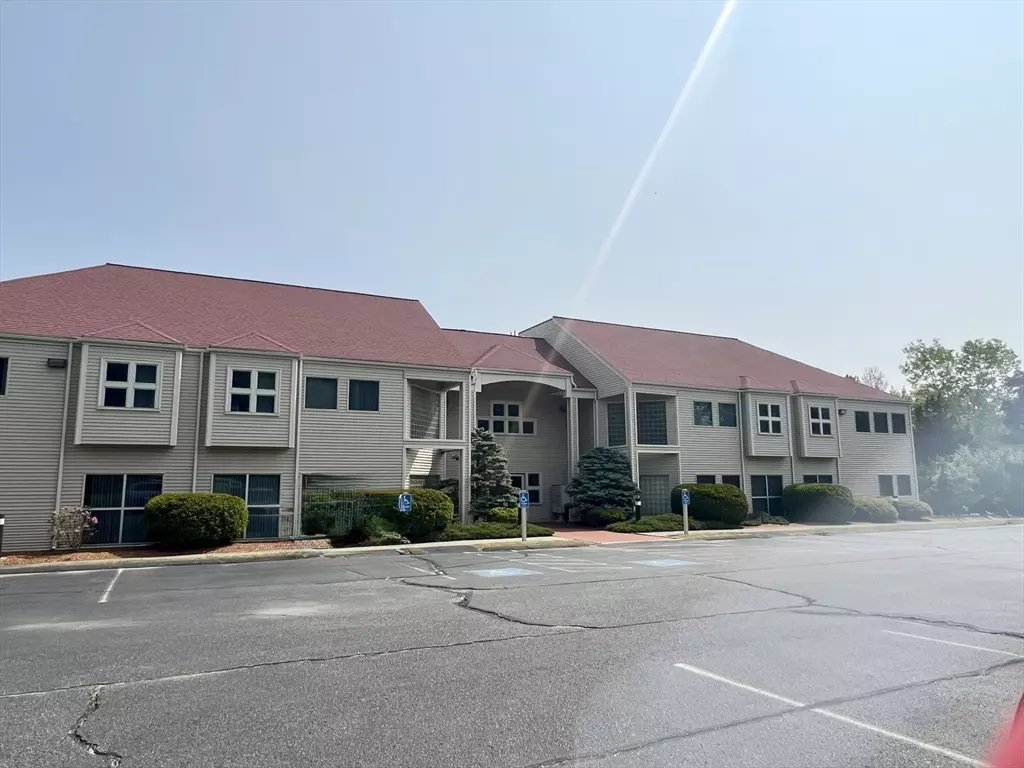 Uxbridge, MA 01569,10 River Rd #102-E