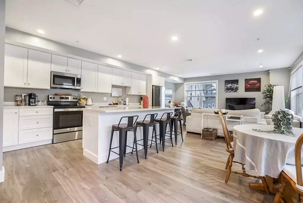 Dedham, MA 02026,245 Bussey St #205