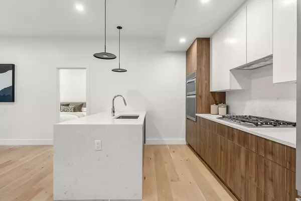 Boston, MA 02128,47 Condor #203