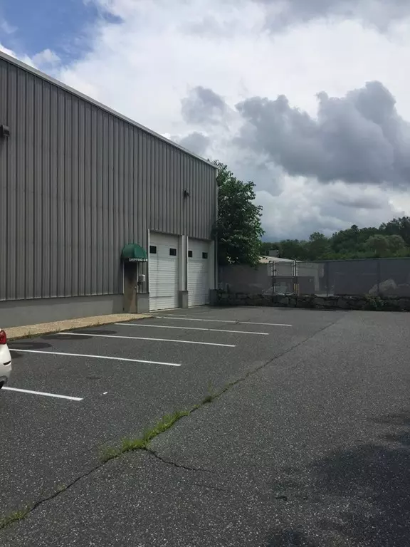 Milford, MA 01757,40 Cape Road