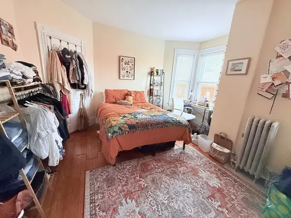 Brookline, MA 02445,220-224 Washington #7A