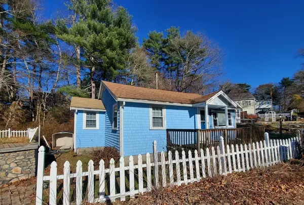 23 Lantern Lane, Halifax, MA 02338