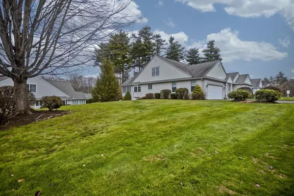 East Longmeadow, MA 01028,355 Pinehurst Dr #355