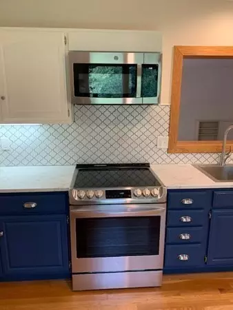 Groton, MA 01450,80 Common St #1