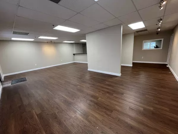 Westford, MA 01886,175 Littleton Rd #M