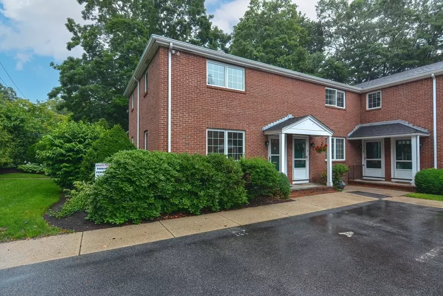 63 Linden Street #1, Wellesley, MA 02482