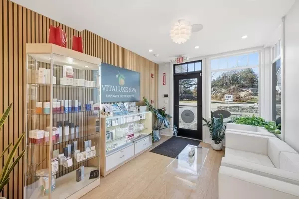 Hull, MA 02045,175 George Washington Blvd. #1