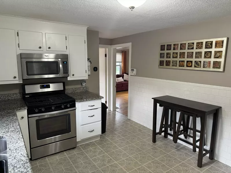 49A Plainfield Ave #1A, Shrewsbury, MA 01545