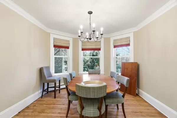 Weston, MA 02493,9 Maple Rd