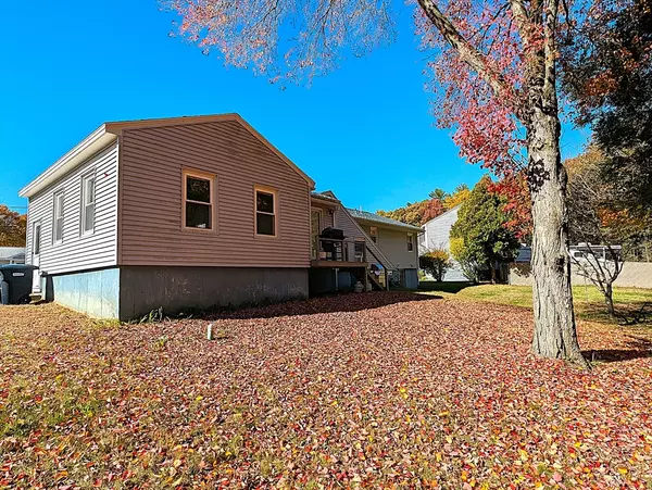 Salem, NH 03079,55 Crestwood Cir