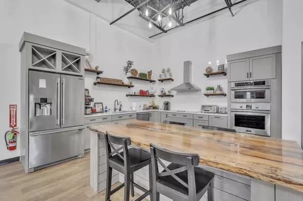 Agawam, MA 01001,11 Almgren Dr #A23