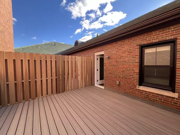 Fall River, MA 02720,160 Seabury St #10