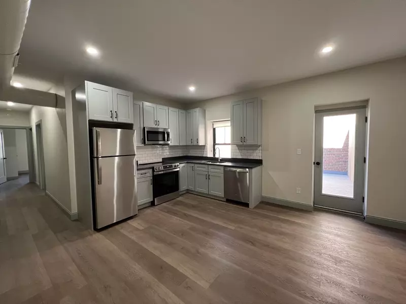 160 Seabury St #10, Fall River, MA 02720