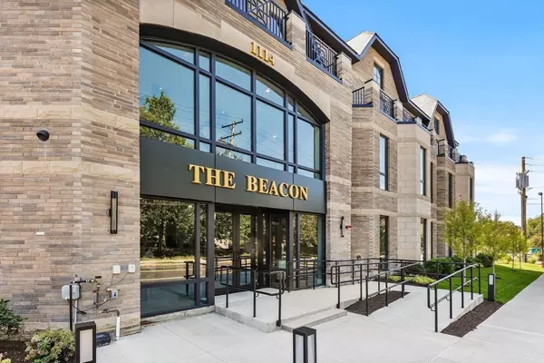 Newton, MA 02461,1114 Beacon St. #206