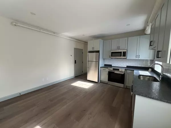 Fall River, MA 02720,160 Seabury St #11