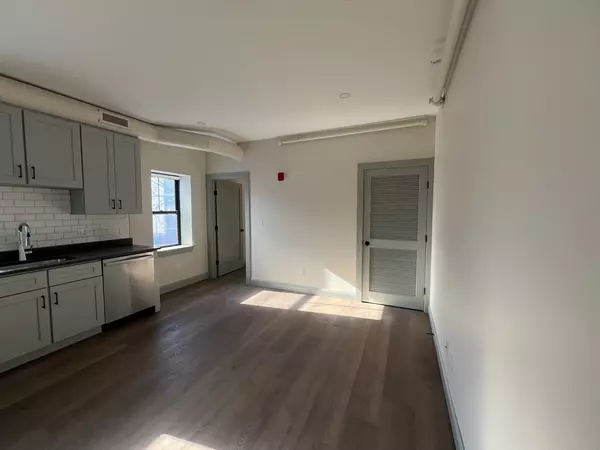 Fall River, MA 02720,160 Seabury St #11