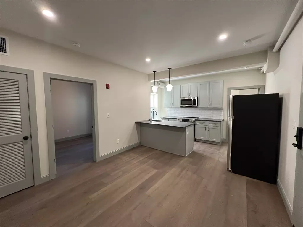 Fall River, MA 02720,160 Seabury St #13